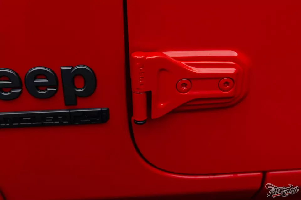 Кузовной ремонт яркого Jeep Wrangler